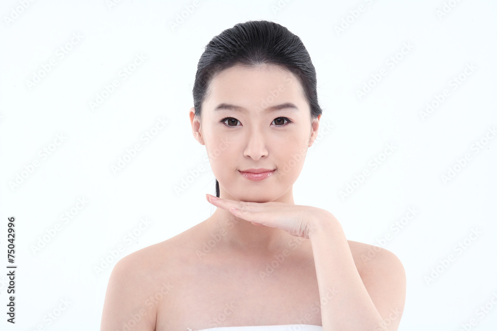 스킨케어컨셉의 여성 얼굴 클로즈업 스킨케어컨셉의 여성 얼굴 클로즈업