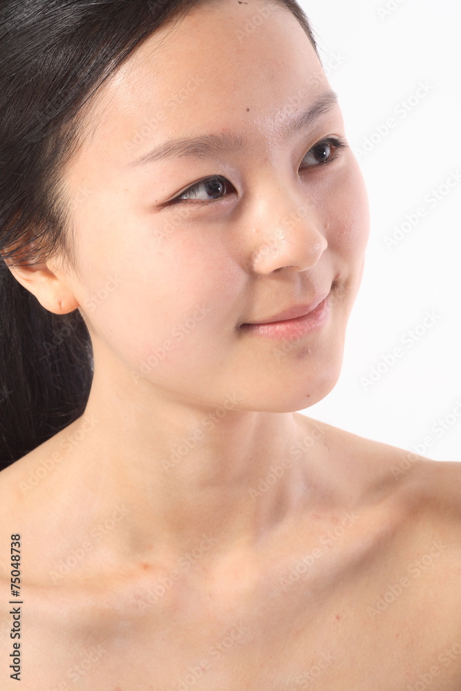 화장하는 여성 얼굴 클로즈업 화장하는 여성 얼굴 클로즈업