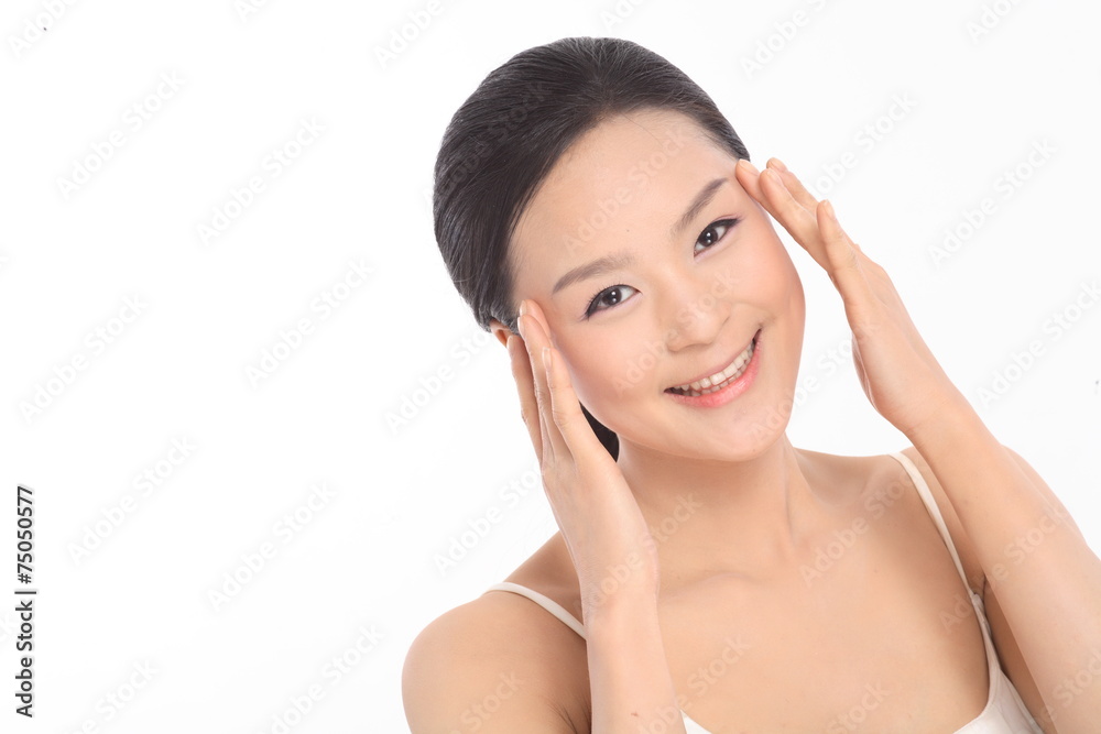 화장하는 여성 얼굴 클로즈업 화장하는 여성 얼굴 클로즈업
