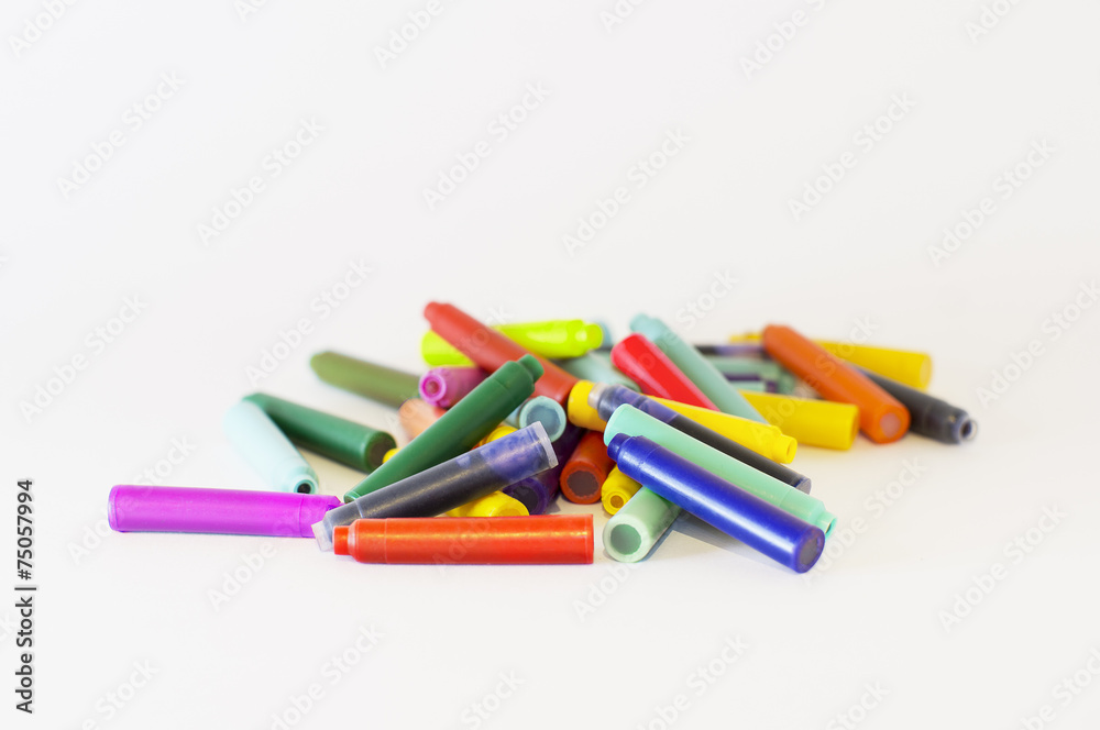 Color  ink cartridges for a pen