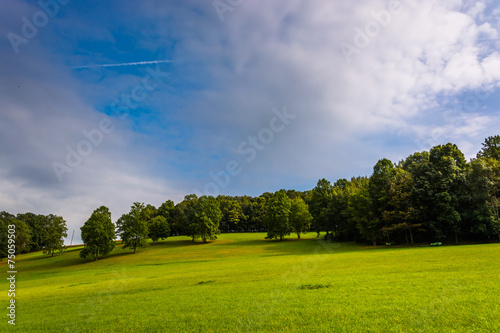 Fototapeta Naklejka Na Ścianę i Meble -  Beautiful sky over a hill in rural York County, Pennsylvania.