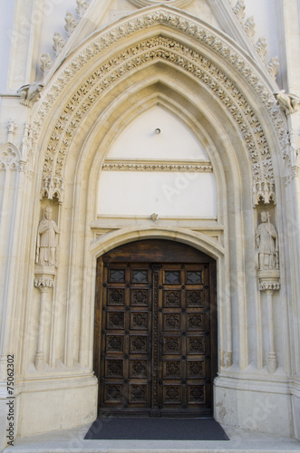 zagreb cathedral doors © Nino Pavisic