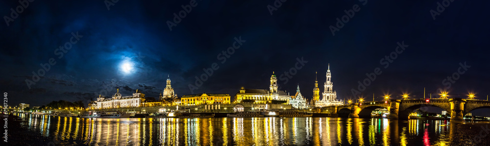Obraz premium Dresden in night