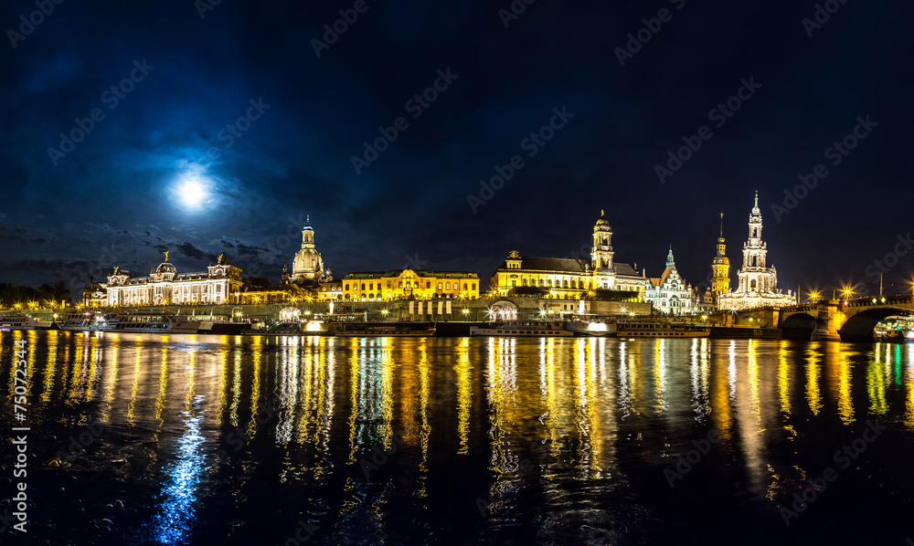 Obraz premium Dresden in night