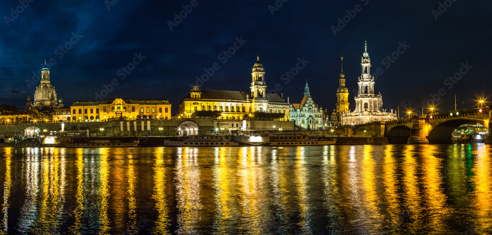 Obraz premium Dresden in night