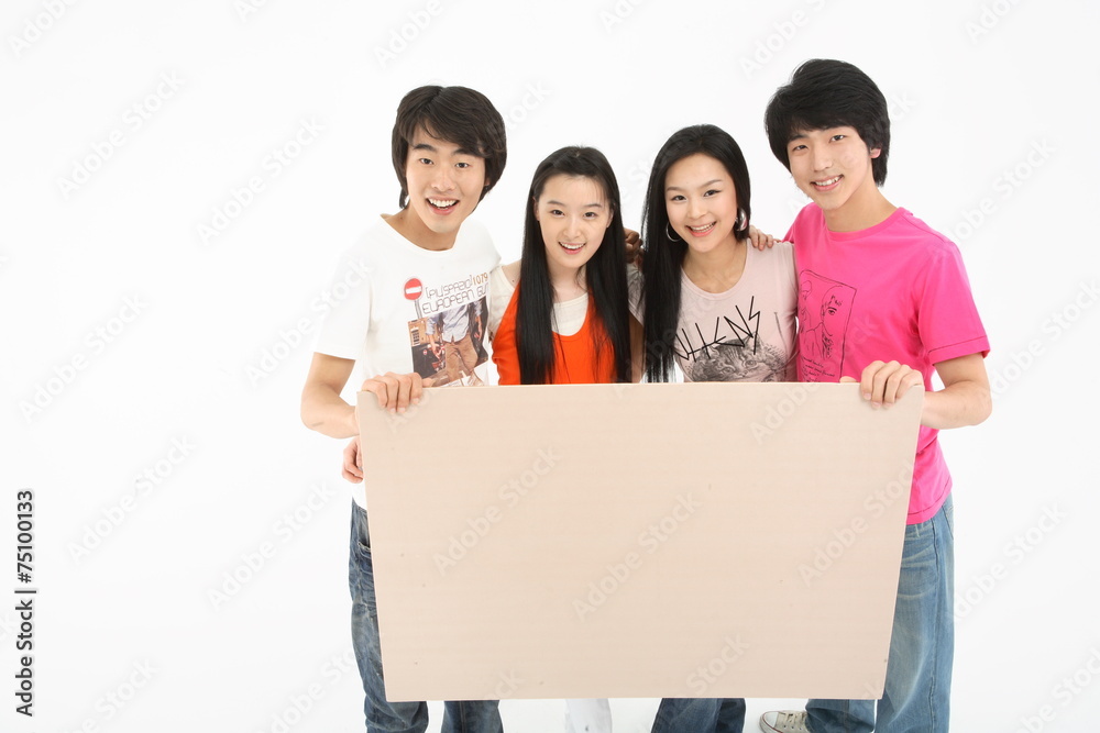 스튜디오 안의 젊은 대학생들 스튜디오 안의 젊은 대학생들