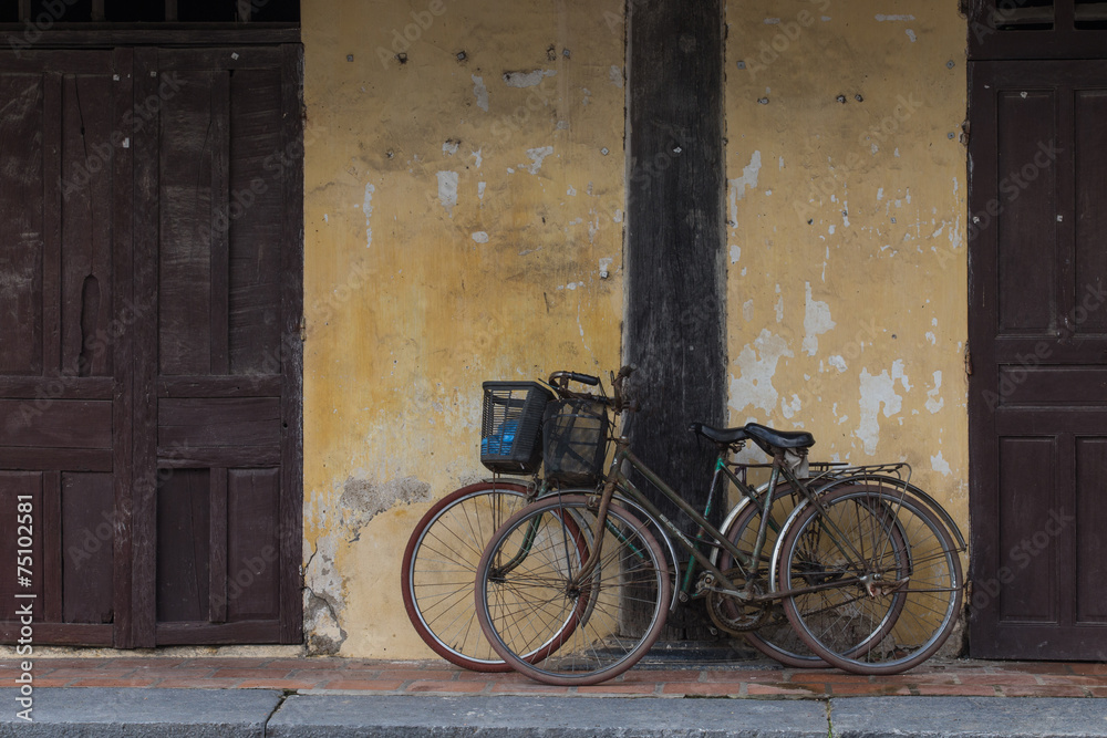 Bicycle and old house in Hoi an, Vietnam