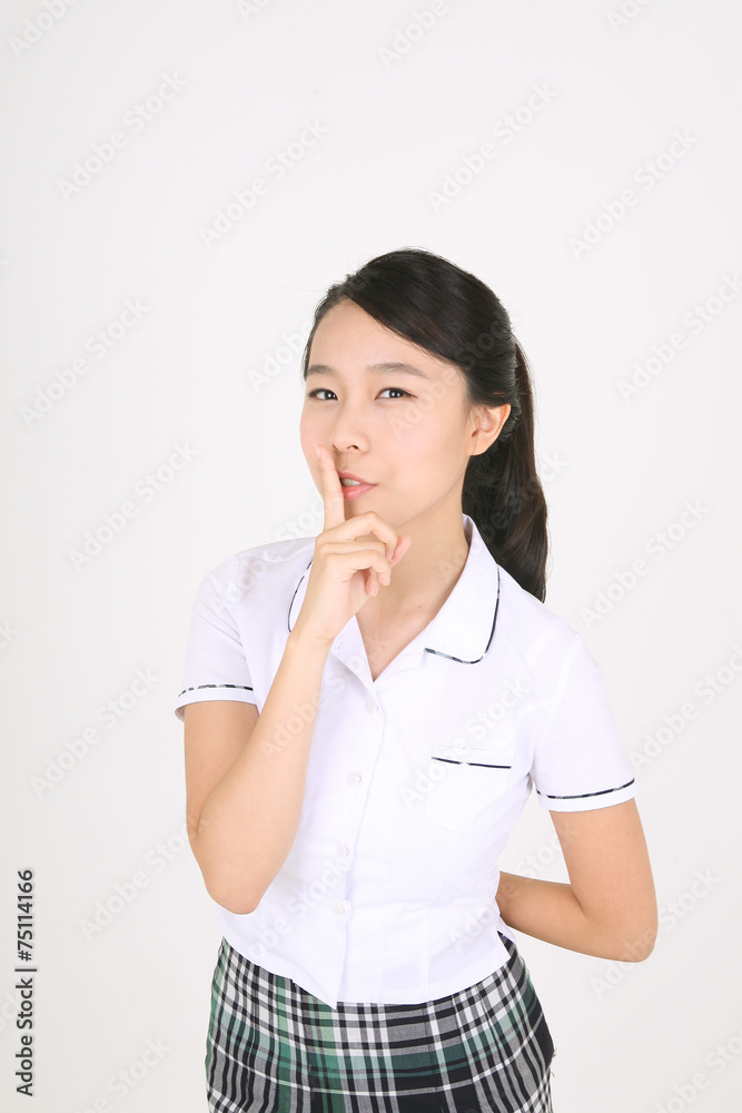 스튜디오 안의 고등학생 소녀들