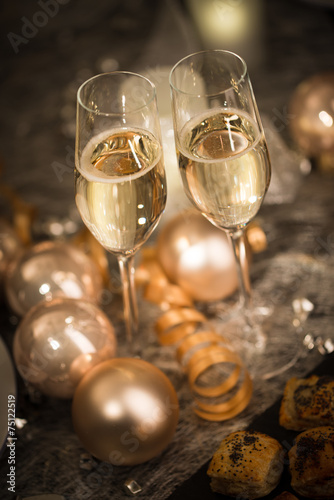 Photography new years eve party table with two champagne flute