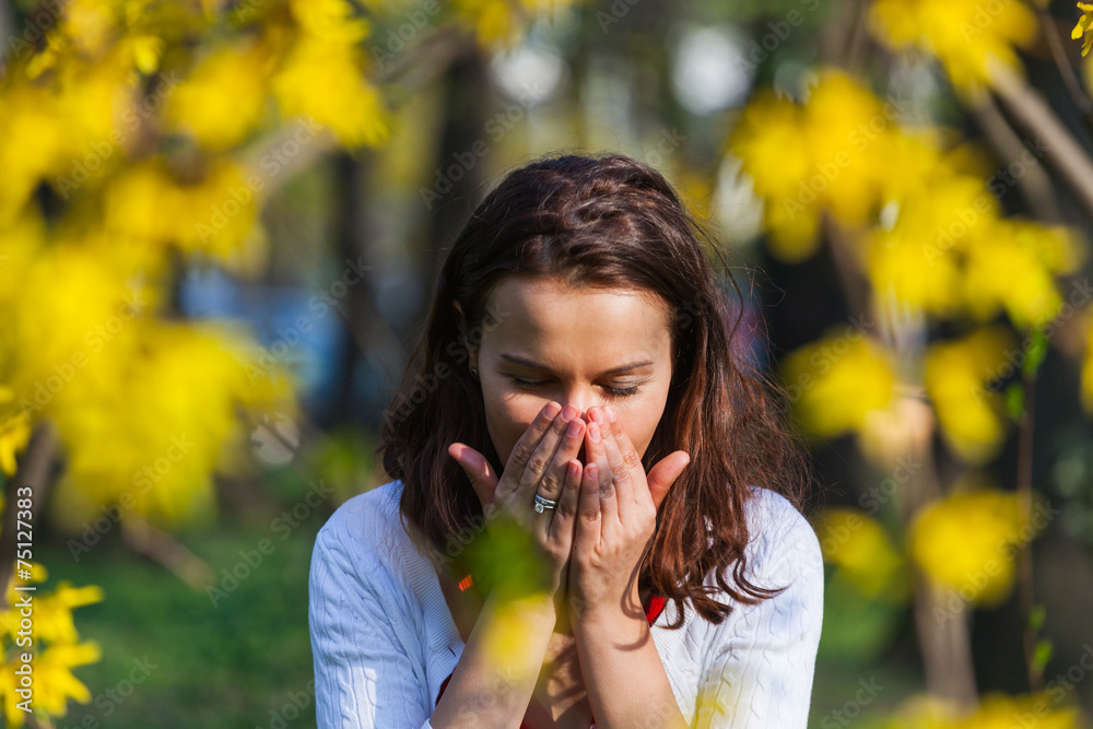 Woman with allergy sneezing - obrazy, fototapety, plakaty 