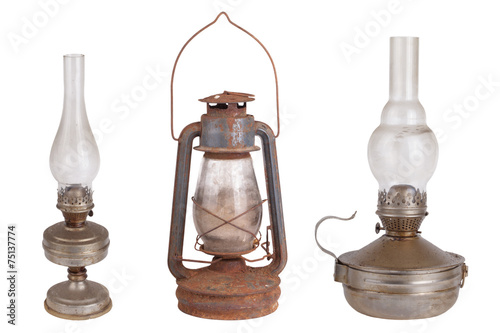 Obraz na płótnie Three antique kerosene lamps isolated on white background