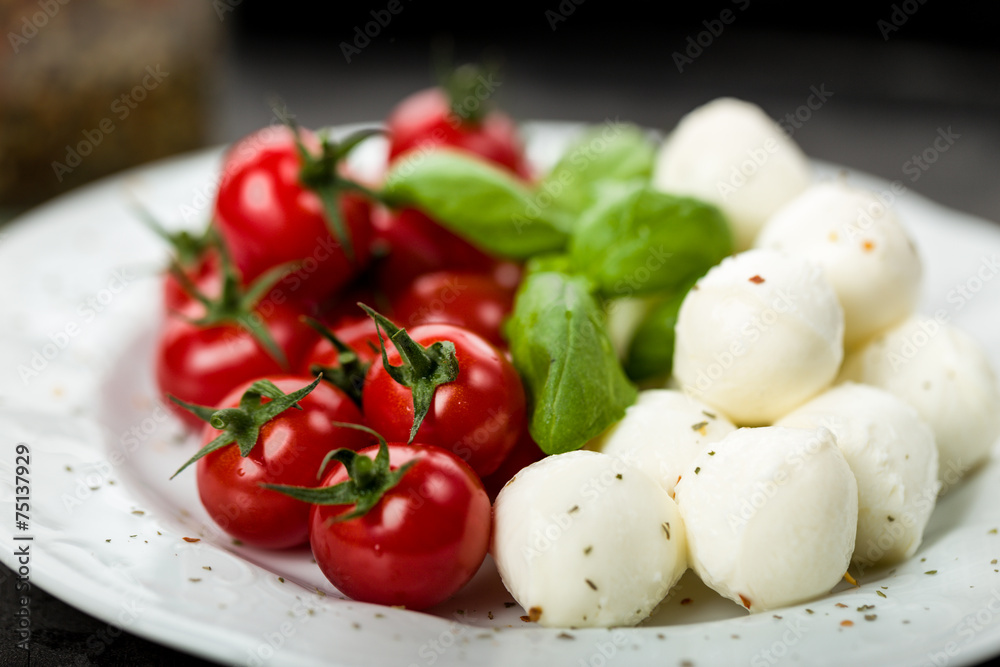 Tomate Mozzarella Basilikum Tomate Mozzarella Basilikum