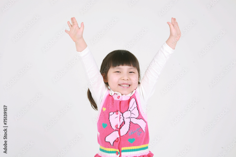 스튜디오 안의 여자 꼬마 어린이 스튜디오 안의 여자 꼬마 어린이
