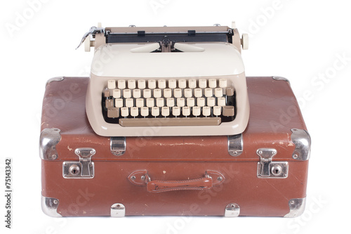 Old Deutsch Schreibmaschine auf einem alten Koffer