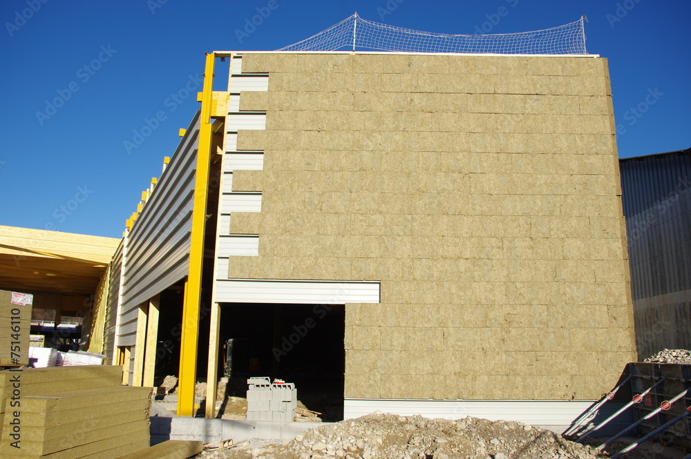 chantier isolation d'un hangar Stock Photo Adobe Stock — free download
