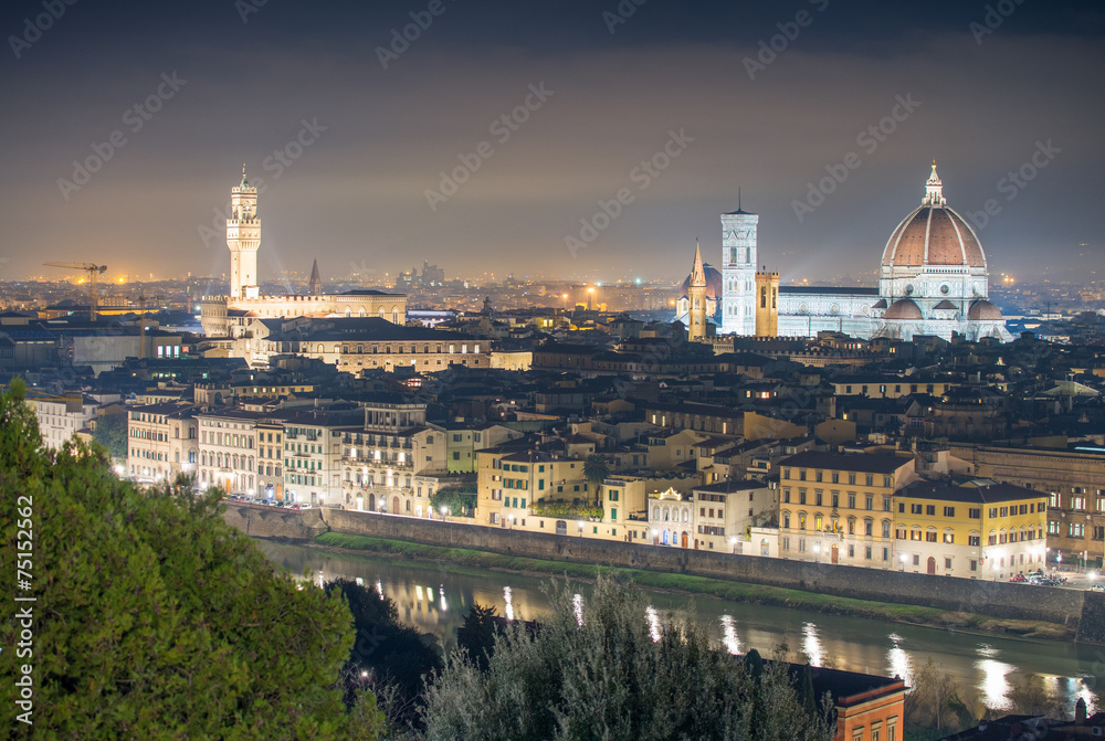 Naklejka premium Florence (Firenze) night skyline with Palazzo Vecchio and Duomo