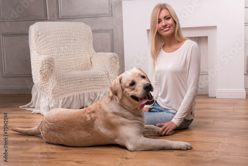 Fototapeta Naklejka Na Ścianę i Meble -  Beautiful  blond girl with Labrador Retriever