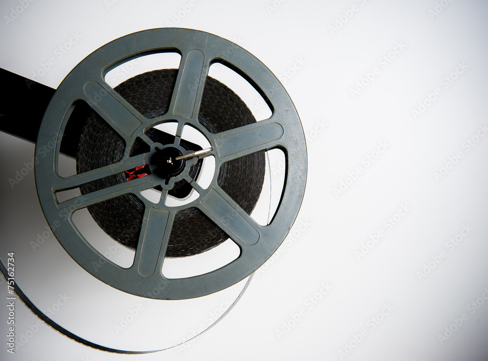 Obraz premium Old fashioned movie reel on white background