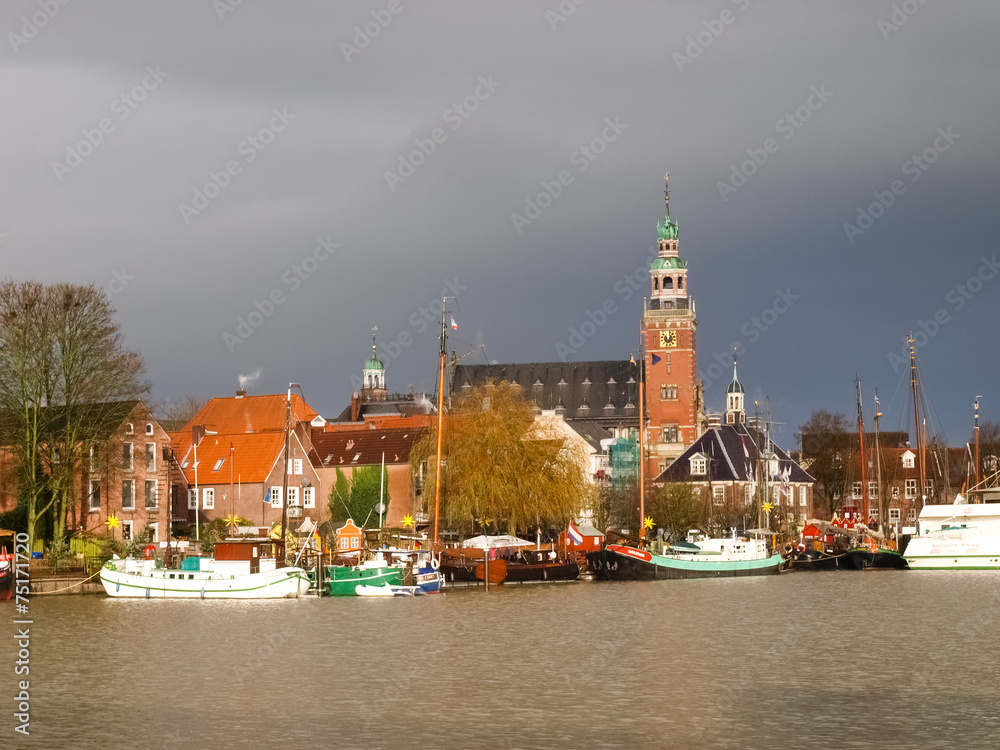 Obraz premium Leer, touristic harbor and the traditional boats
