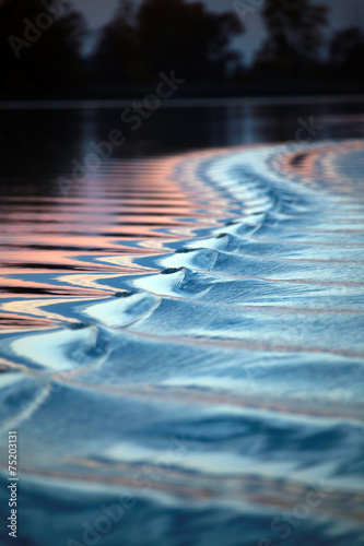 Valokuva waves on the water