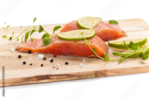 Fresh salmon fillet with oregano and lime slices