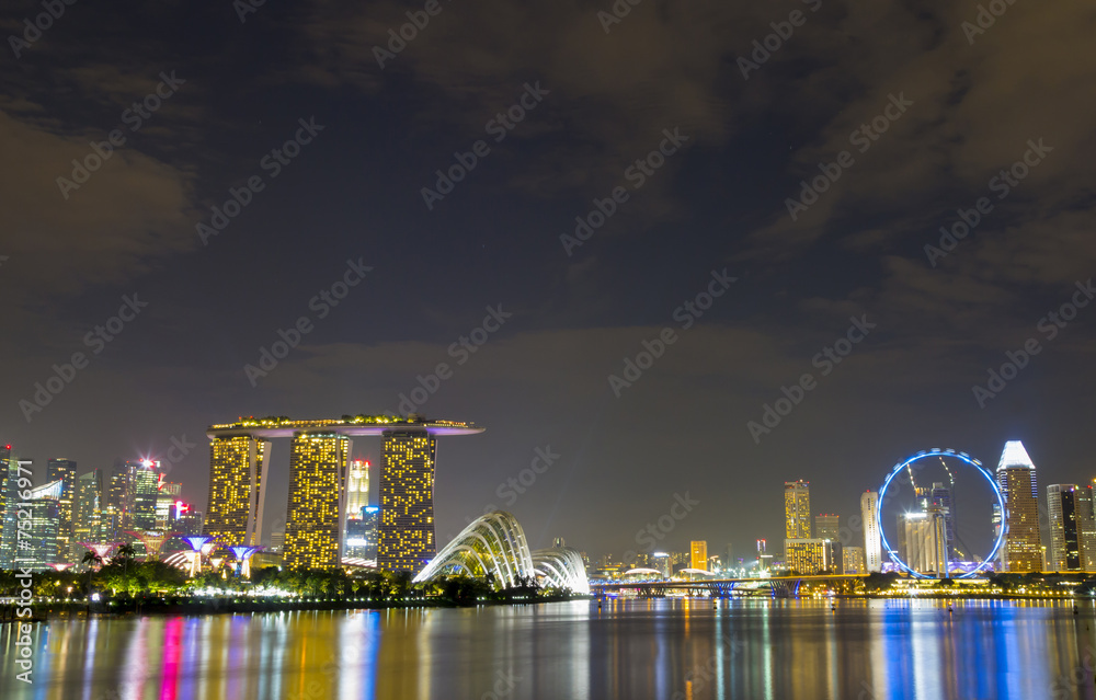 Obraz premium Wide view landmark of Singapore on twilight