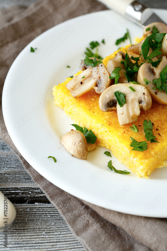 Nutritional polenta with roasted mushrooms Nutritional polenta with roasted mushrooms