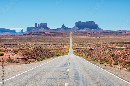 Classic entrance to Monument Valley from Utah