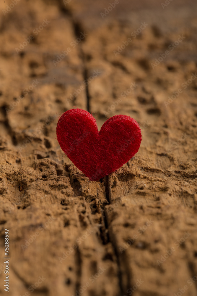 Fototapeta premium red heart on a wooden background