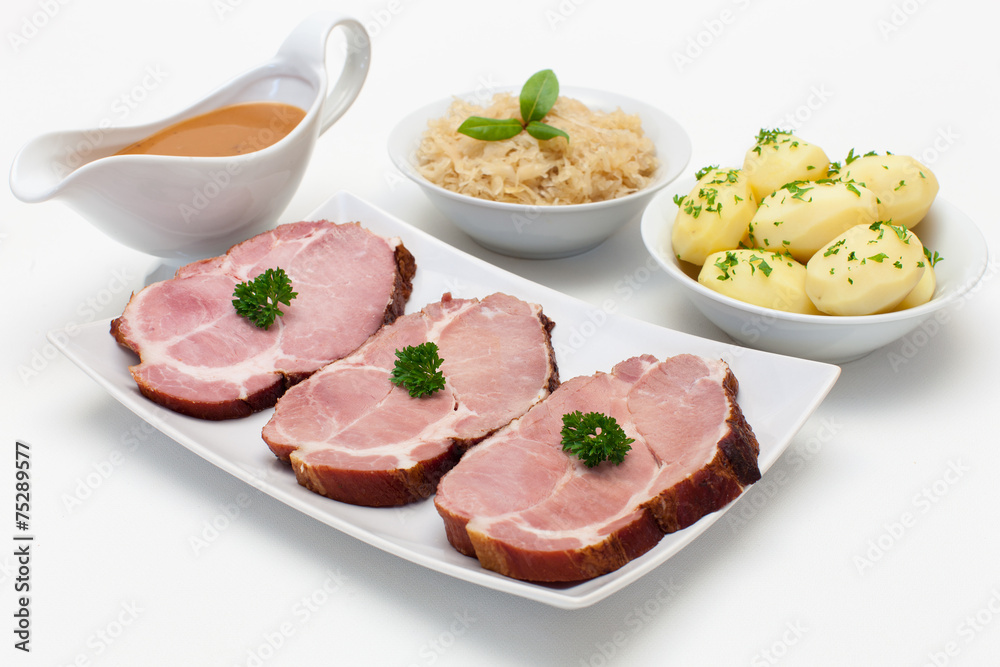 Kasselerbraten mit Sauerkraut und Kartoffeln Kasselerbraten mit Sauerkraut und Kartoffeln