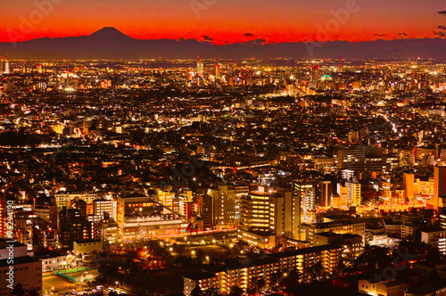 東京の夕暮れと富士山 © 7maru