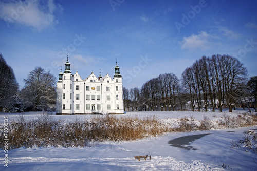 Ahrensburger Schloss im Winter