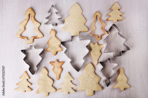 Gingerbread cookies with copper cookie cutter