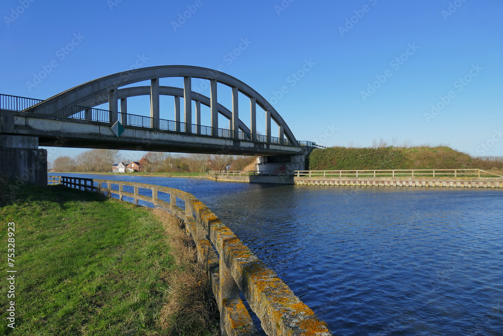 Naklejka premium Canal