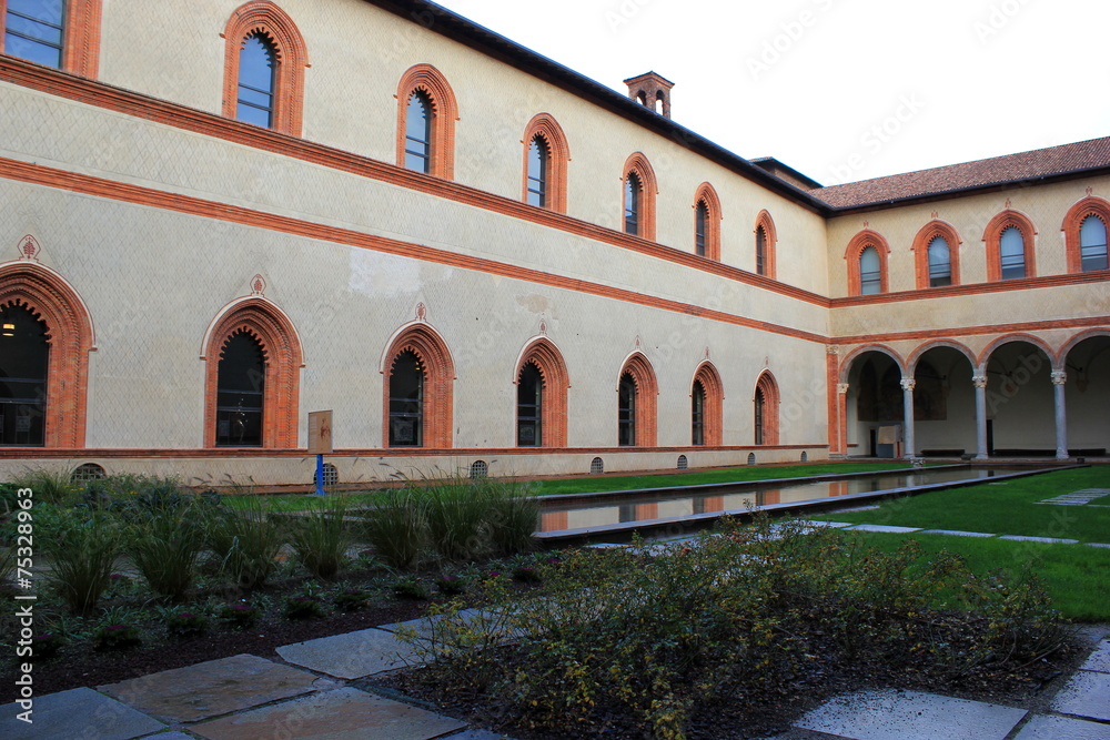 Trakt im Innenhof von Schloss Sforzesco in Mailand