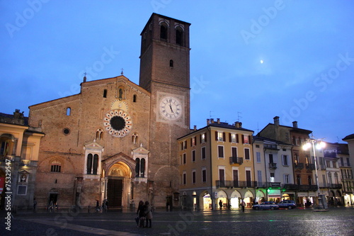 Foto Piazza della Vittoria und Dom von Lodi im Mondlicht