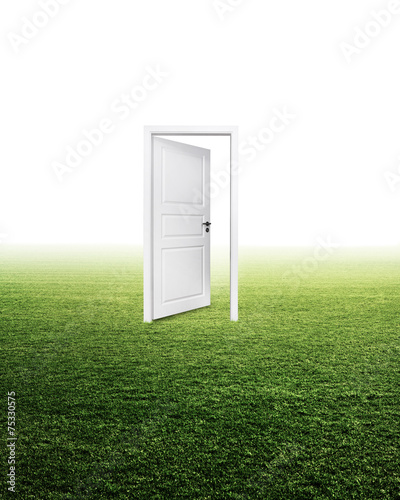 Tür in der Landschaft