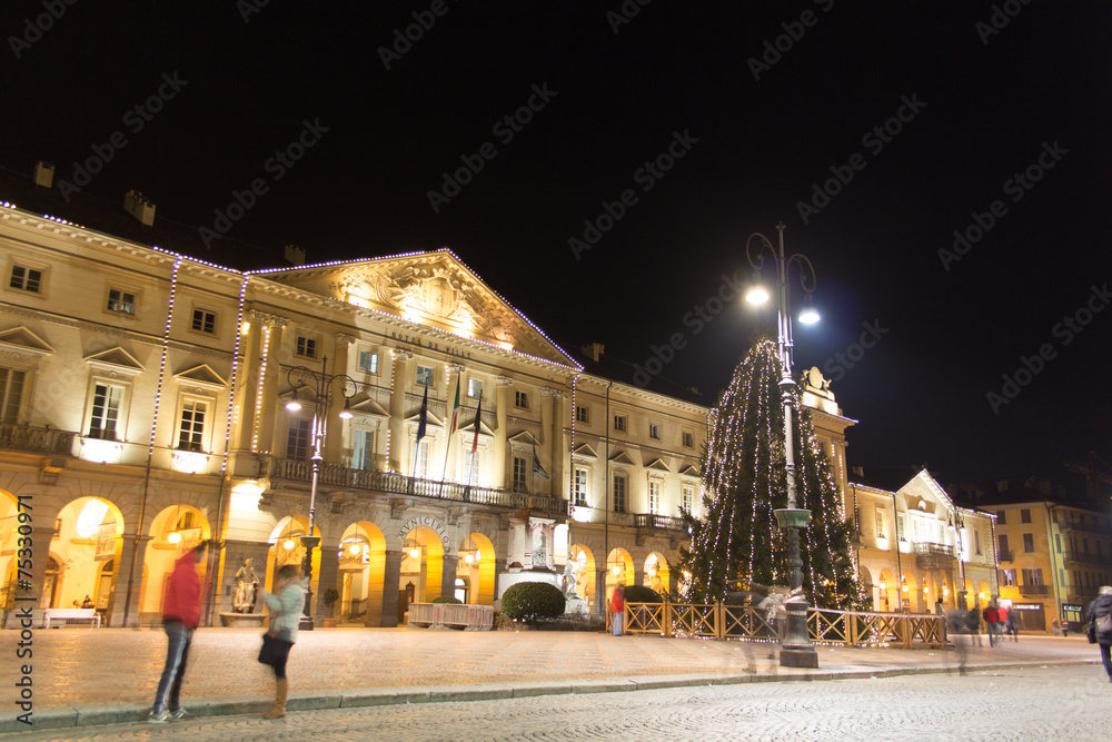 piazza in notturna