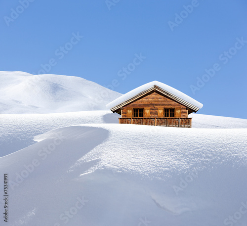 Schihütte im Schnee