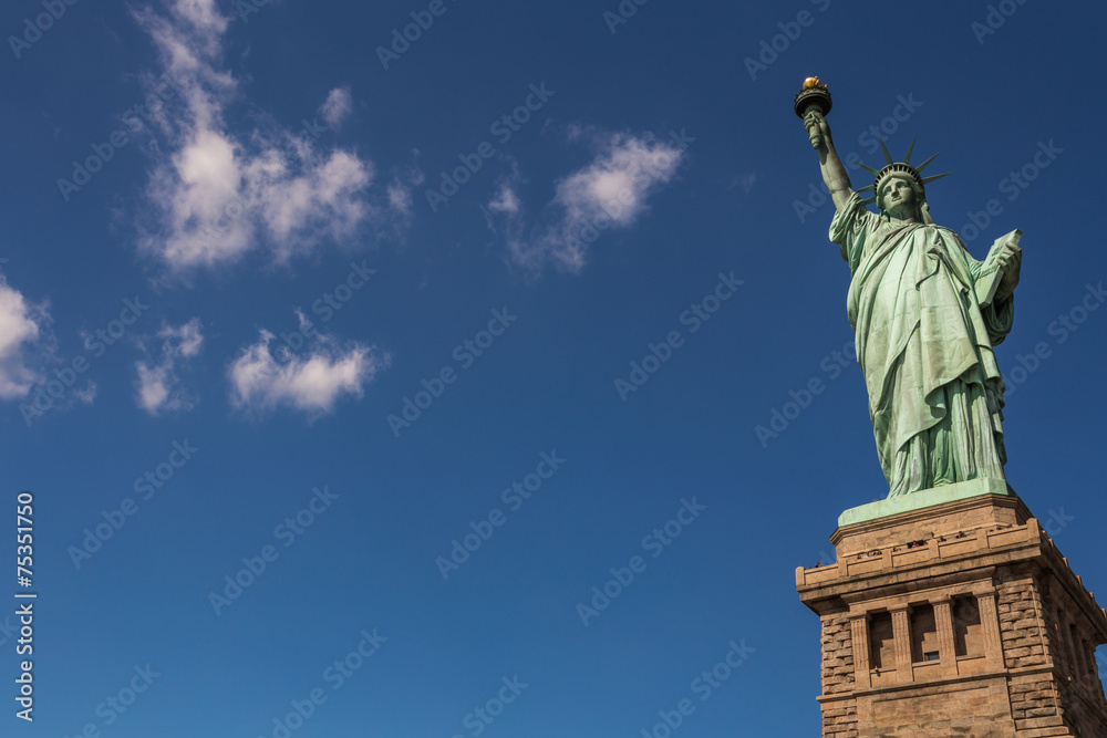 Fototapeta premium Querformat Freiheitsstatue und blauer Himmel
