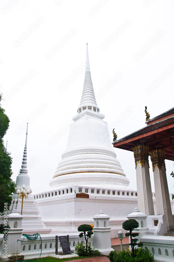 White Pagoda at Wat Suwandararam Temple at Ayutthaya was the old