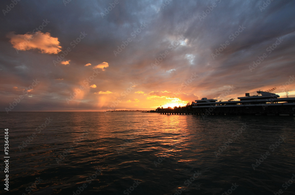 Naklejka premium Magnificient sunset at sea