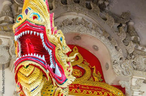 Dragon on gates of the Buddhist temple in Bangkok, Thailand © A.Jedynak