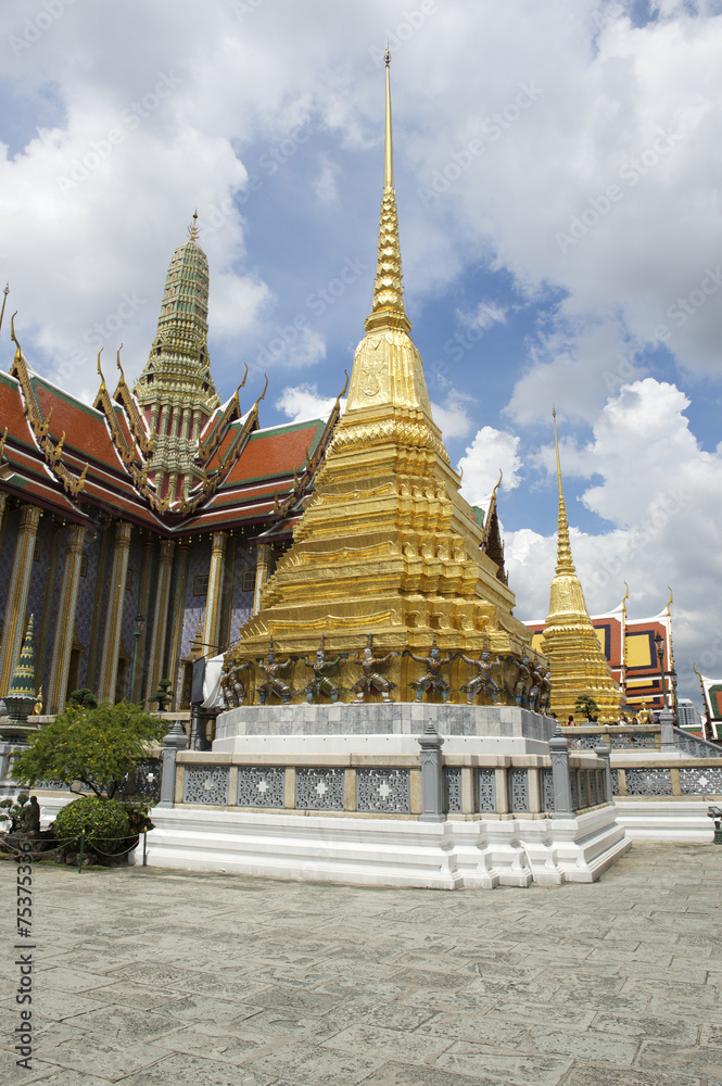 Fototapeta premium Golden Chedi Pagoda at Grand Palace Bangkok Thailand