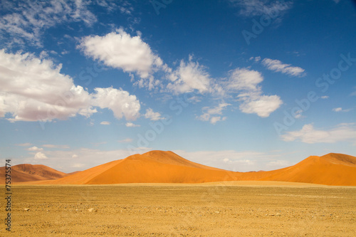 The red sand dunes of the Sossusvlei desert, Namibia © Morenovel