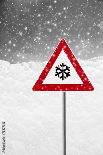 Verkehrsschild Schnee