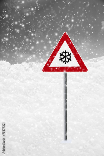 Verkehrsschild Schnee