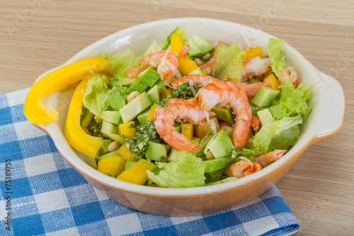Salad with shrimps and avocado