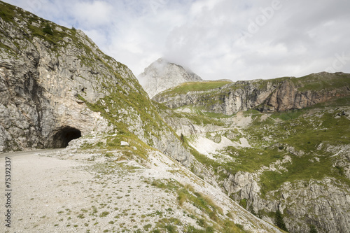 Droga i tunel w Alpach Julijskich