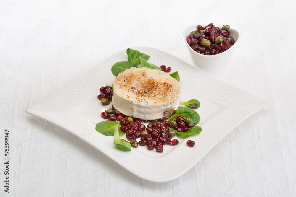 Ziegenkäse mit Granatapfelkernen Ziegenkäse mit Granatapfelkernen